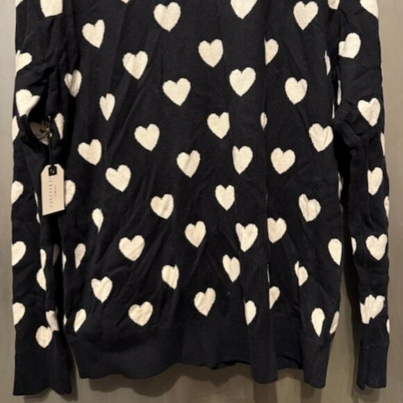 Retro Black & White heart V-neck cardigan sweater - Picture 14 of 16